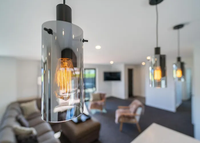 Oraka Scenery - Te Anau Holiday Home